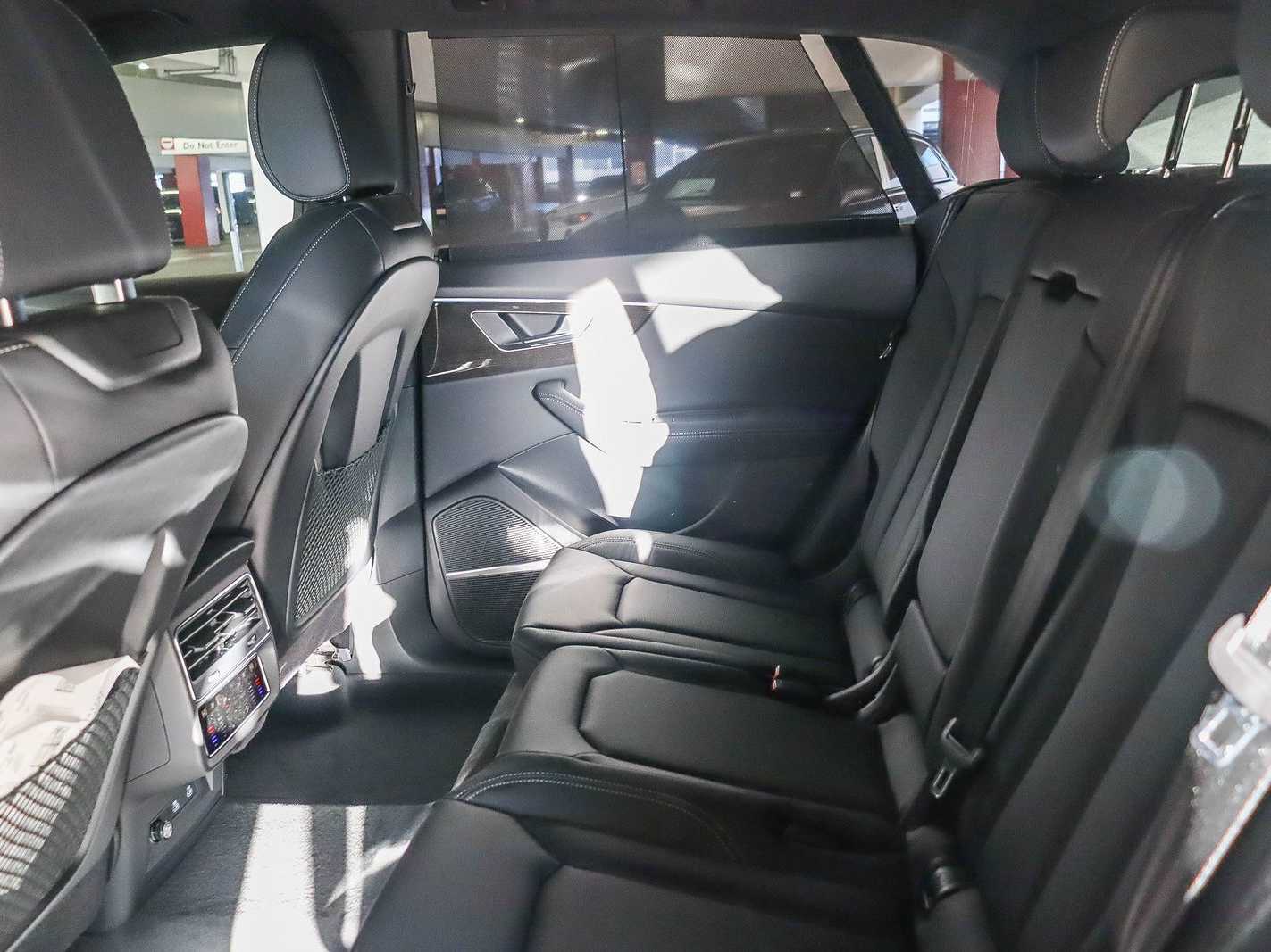 Thumbnail: 2026 Audi Q8 - 18