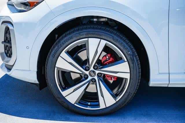 Thumbnail: 2025 Audi SQ5 - 15