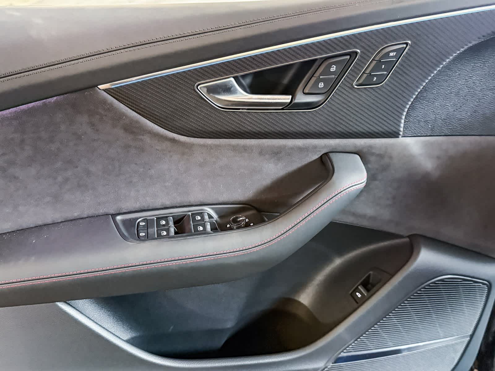 Thumbnail: 2026 Audi RS Q8 - 22