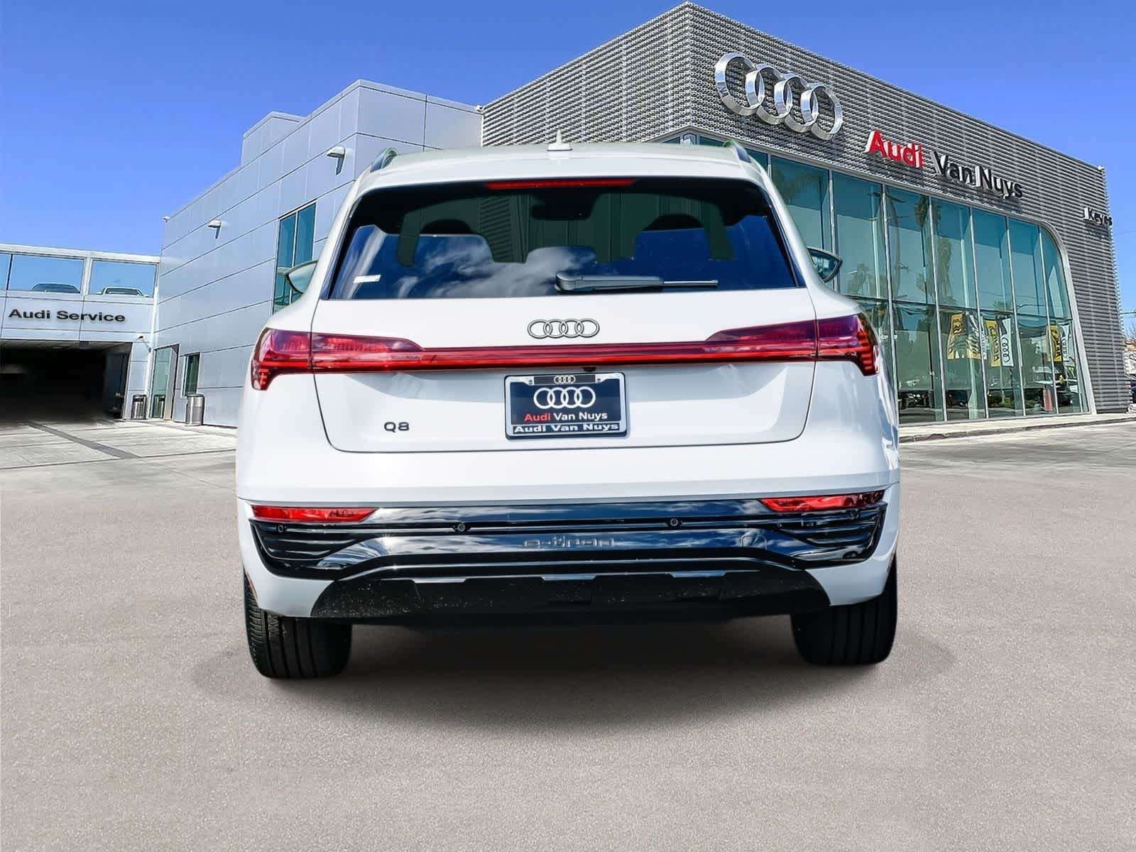 Thumbnail: 2024 Audi Q8 e-tron - 3