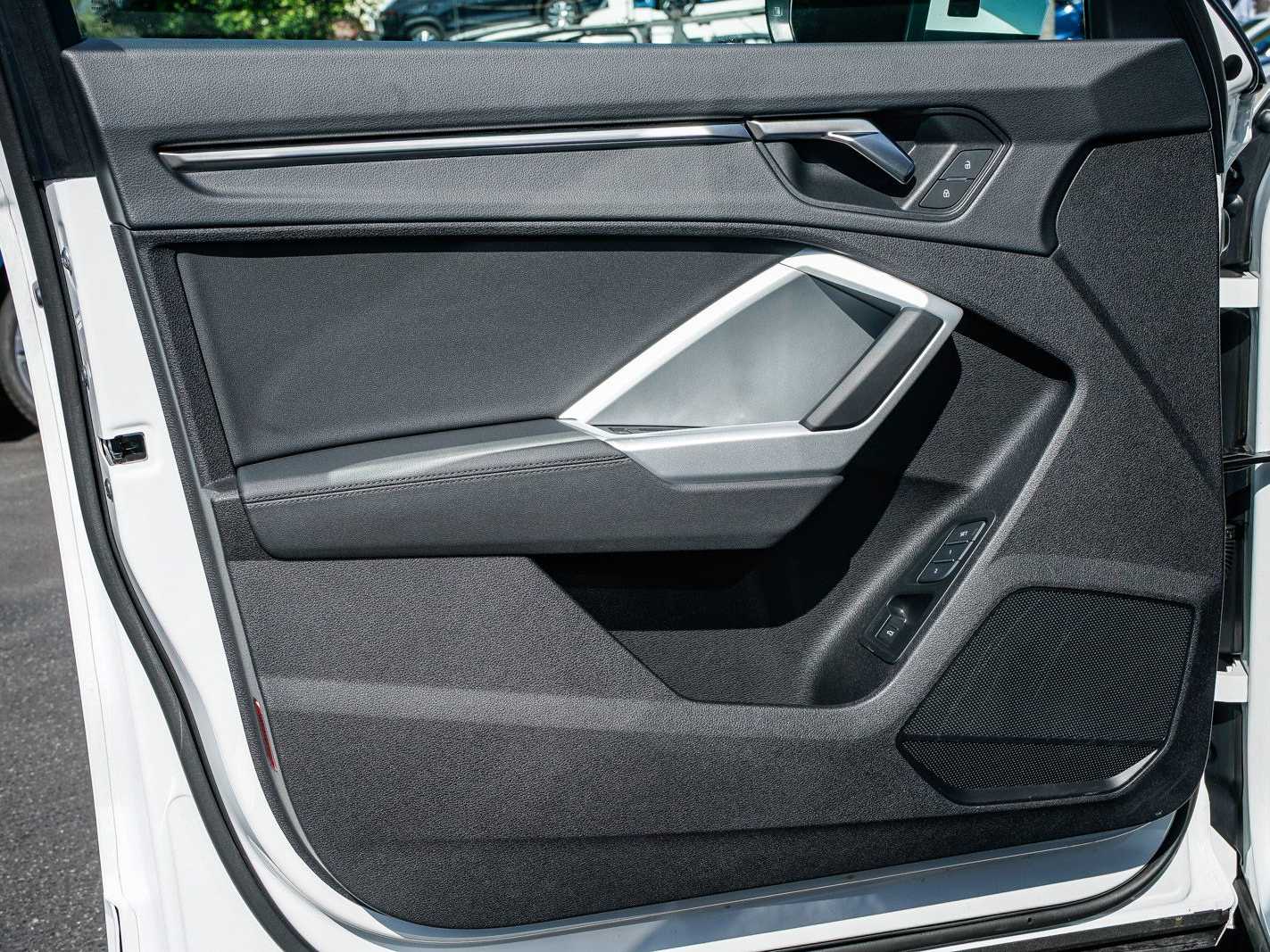 Thumbnail: 2025 Audi Q3 - 19