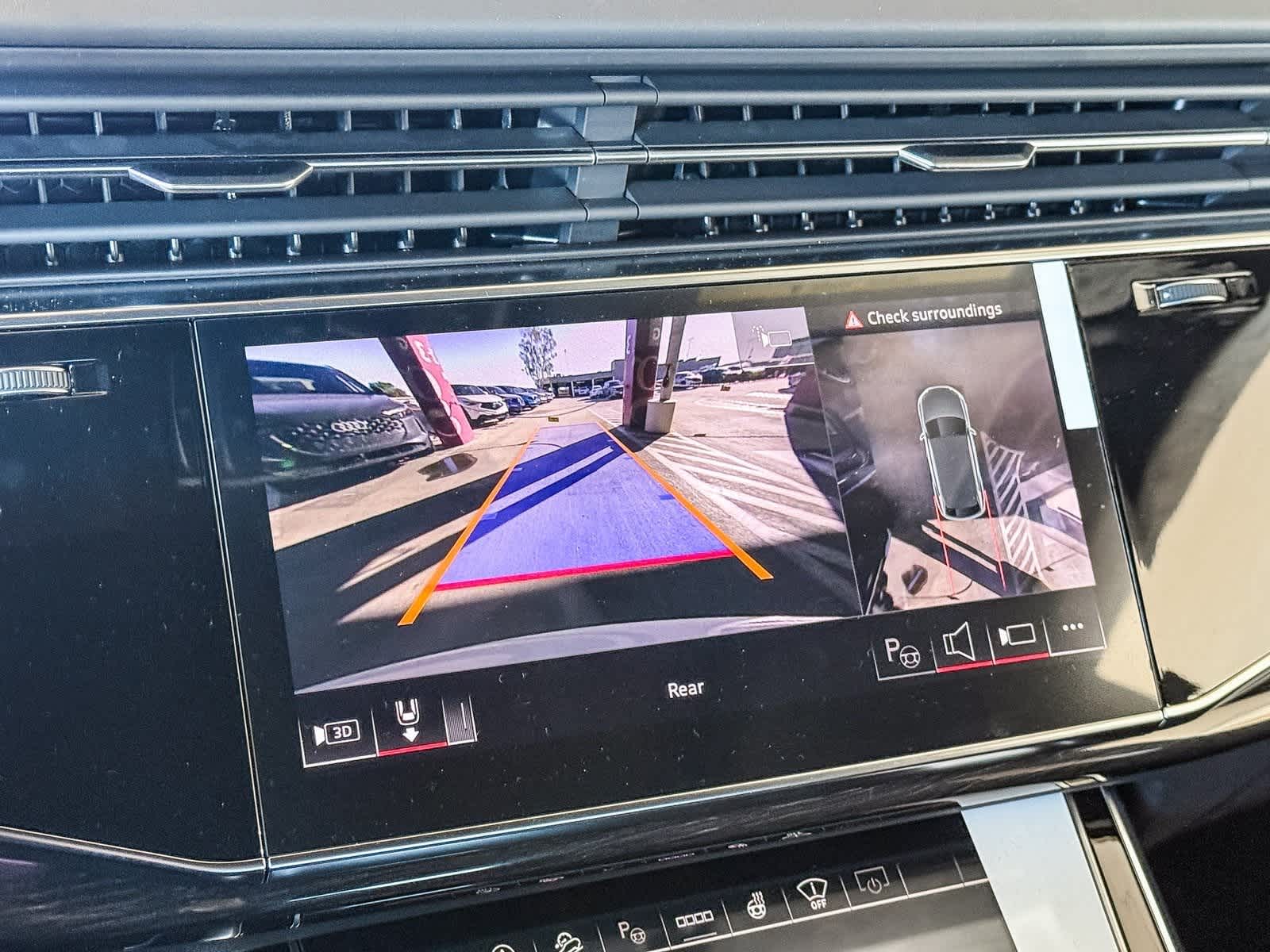 Thumbnail: 2026 Audi Q8 - 25