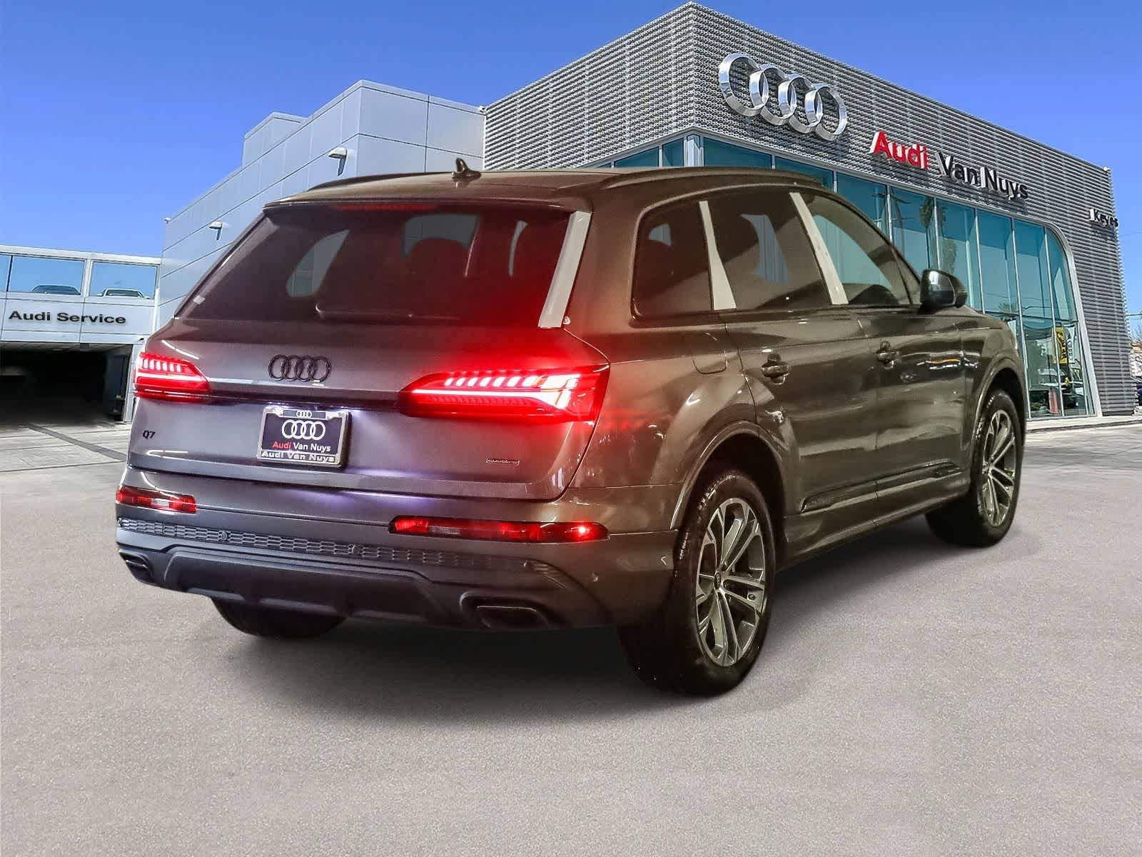 Thumbnail: 2026 Audi Q7 - 4