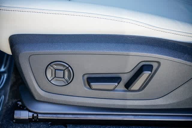 Thumbnail: 2025 Audi Q6 e-tron - 20