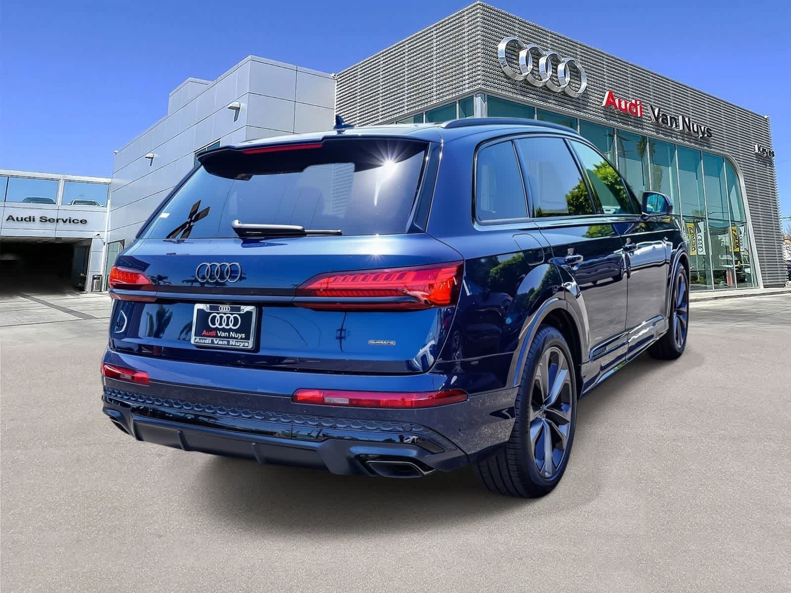 Thumbnail: 2026 Audi Q7 - 4