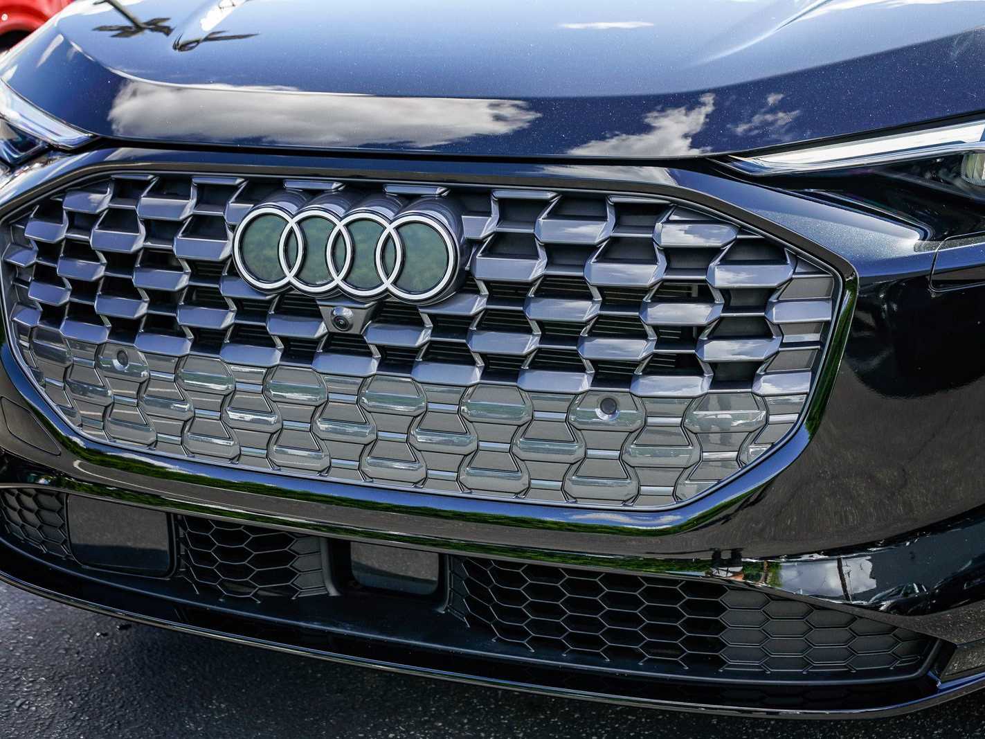 Thumbnail: 2025 Audi Q5 - 8