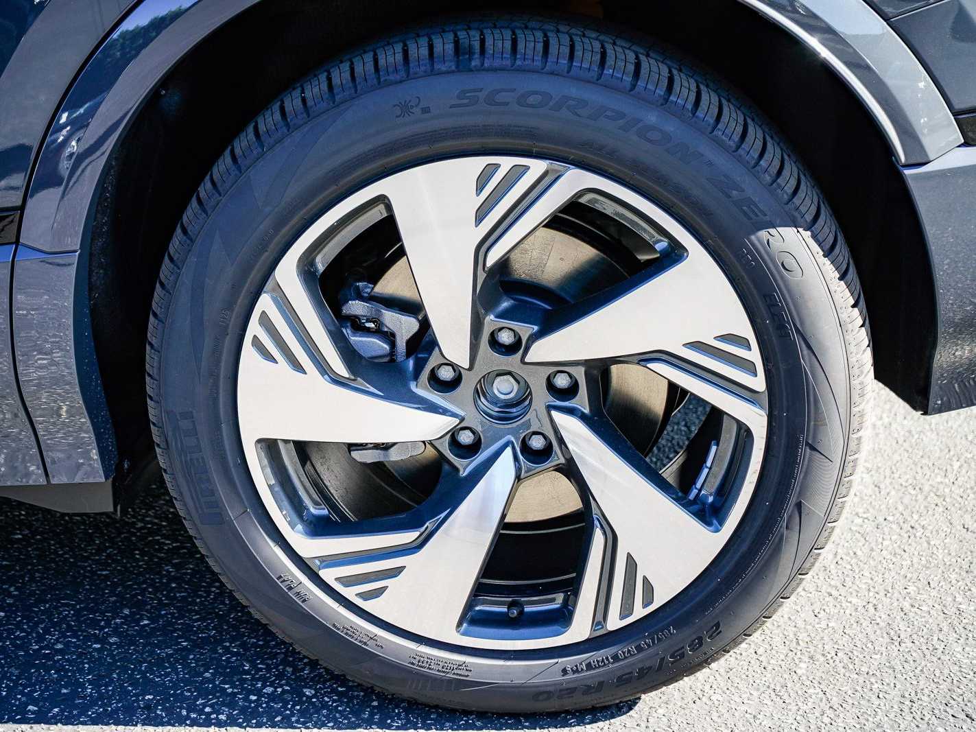 Thumbnail: 2025 Audi Q6 e-tron - 10