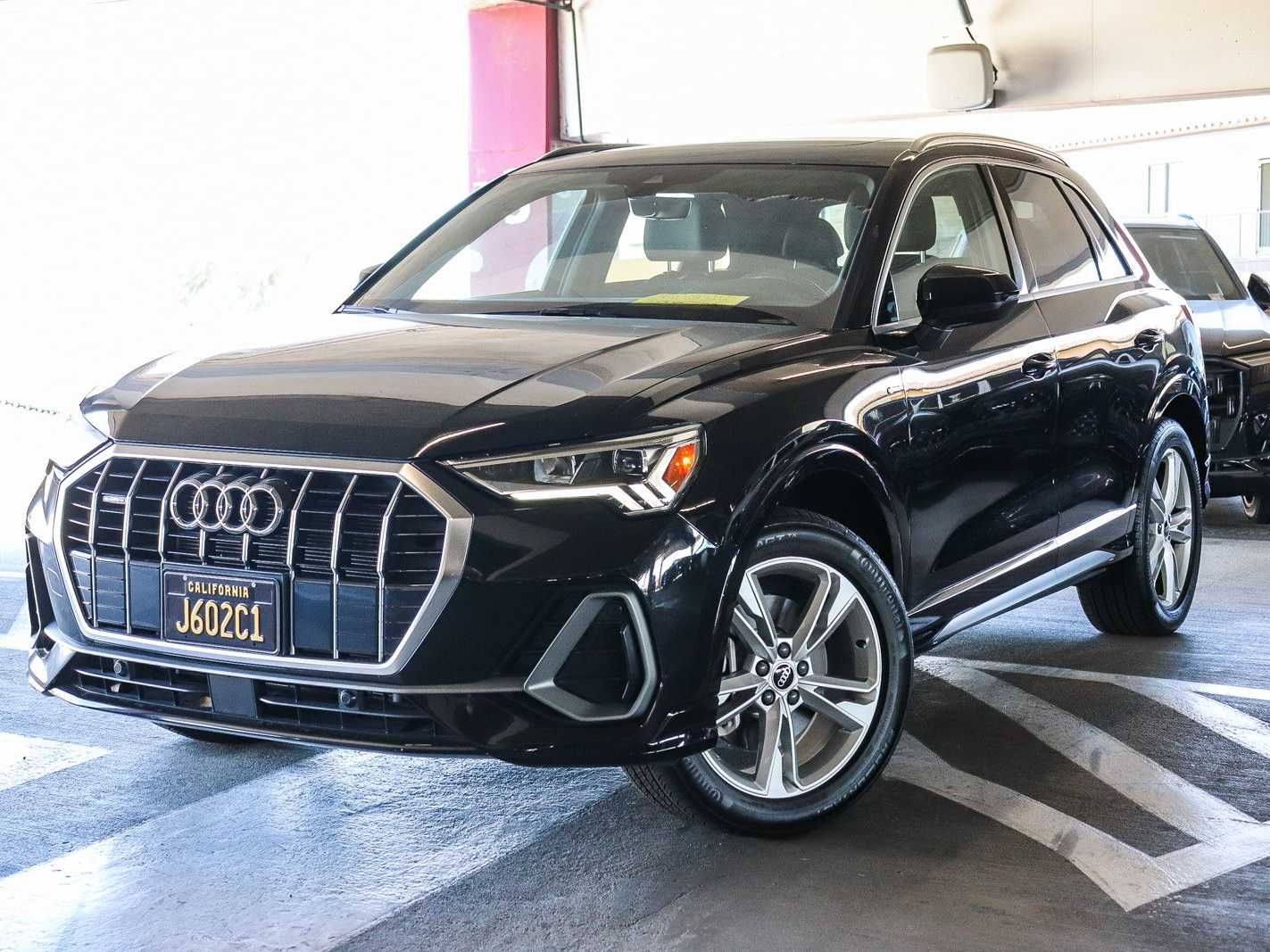 Thumbnail: 2023 Audi Q3 - 1