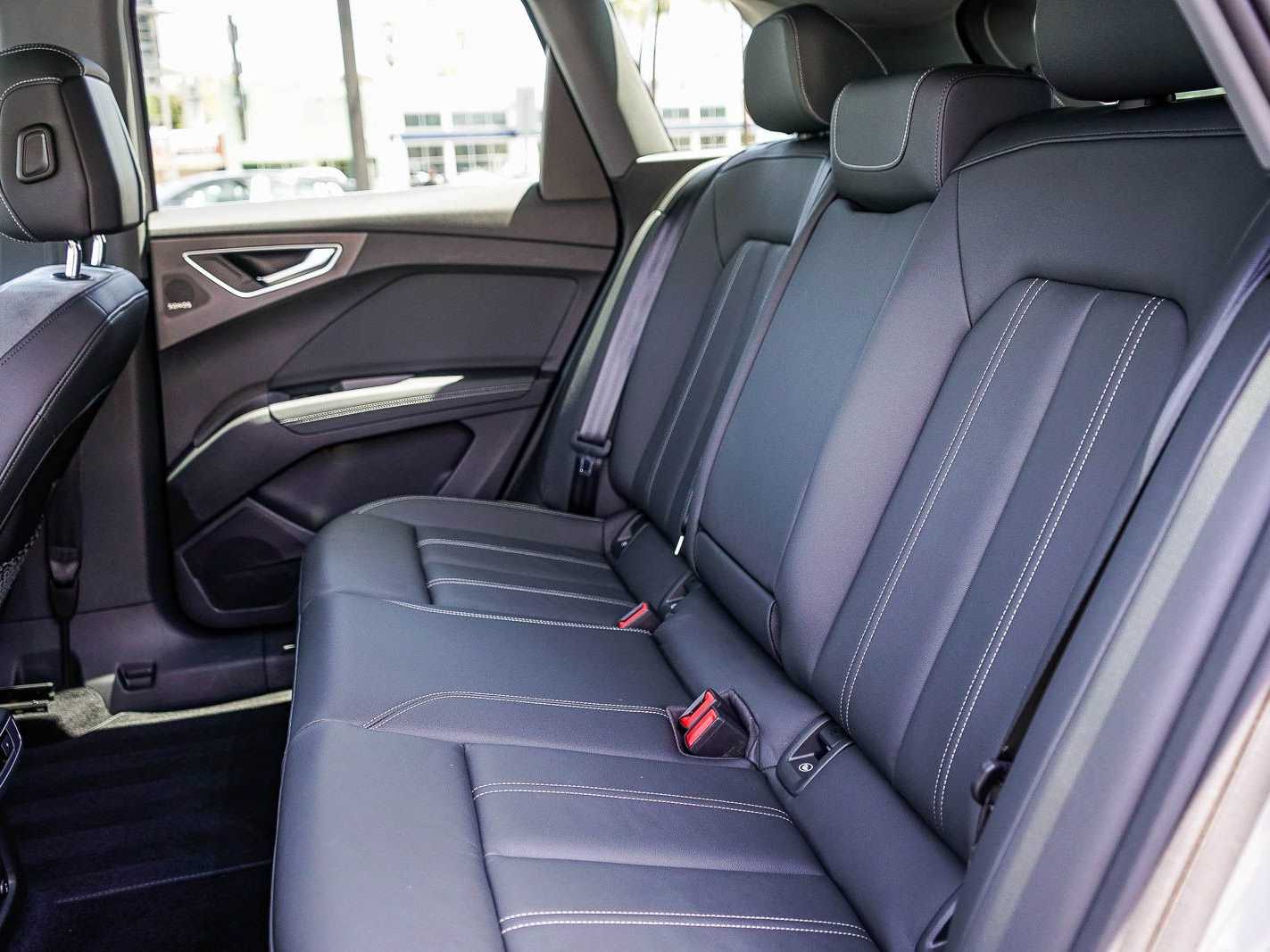 Thumbnail: 2023 Audi Q4 e-tron - 18