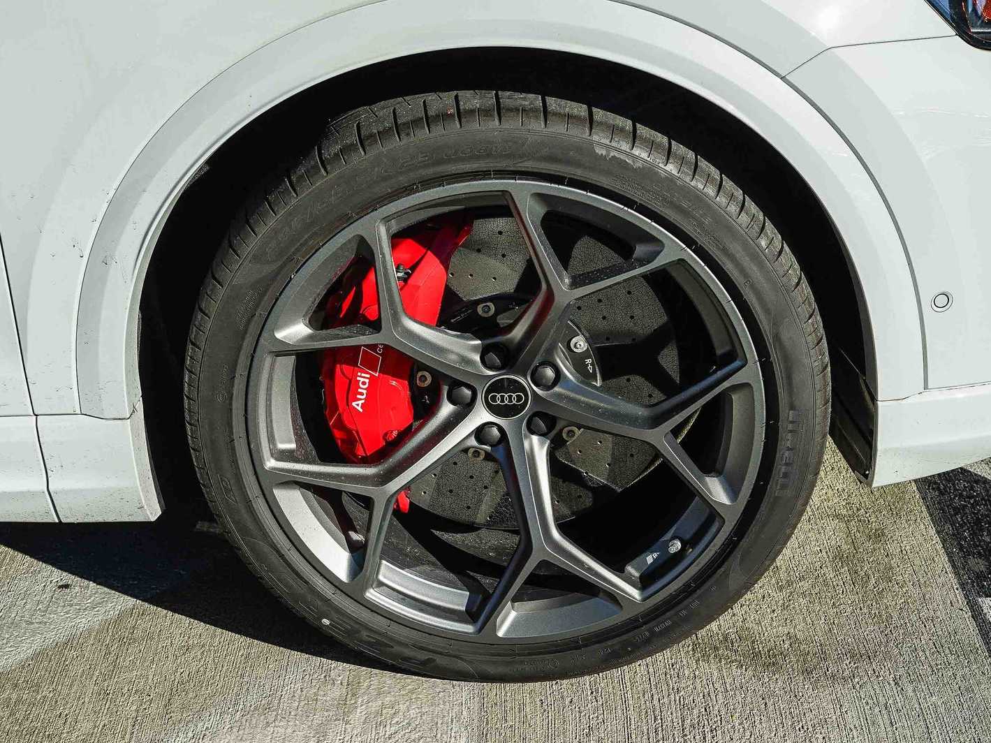 Thumbnail: 2025 Audi RS Q8 - 8