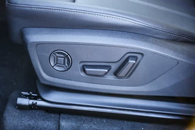 Thumbnail: 2025 Audi Q6 e-tron - 21