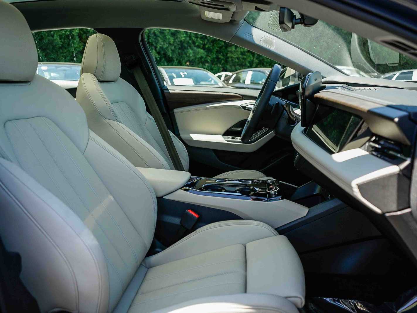 Thumbnail: 2025 Audi e-tron - 16