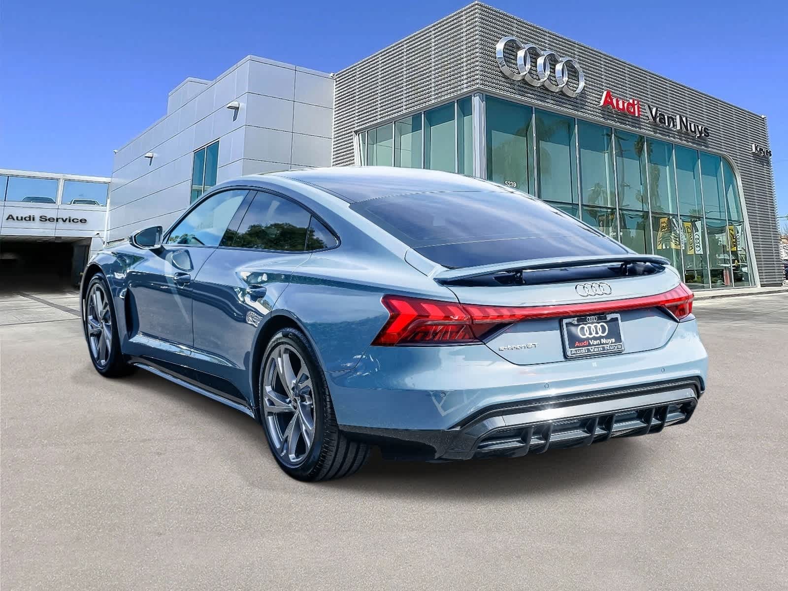 Thumbnail: 2023 Audi e-tron GT - 2