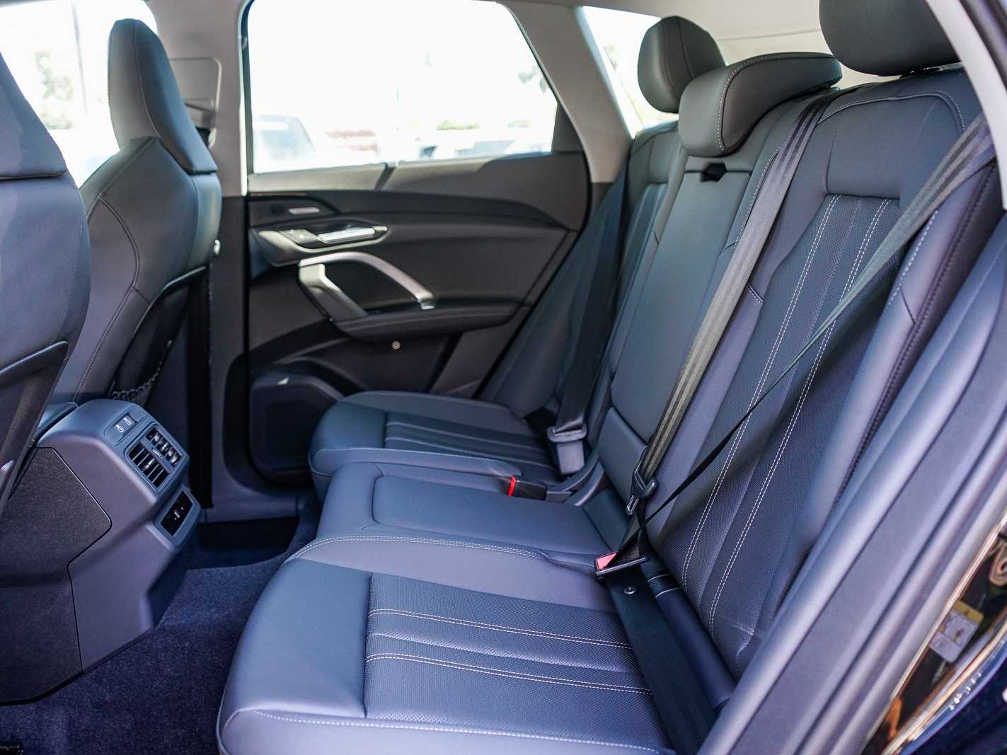 Thumbnail: 2025 Audi Q5 - 18