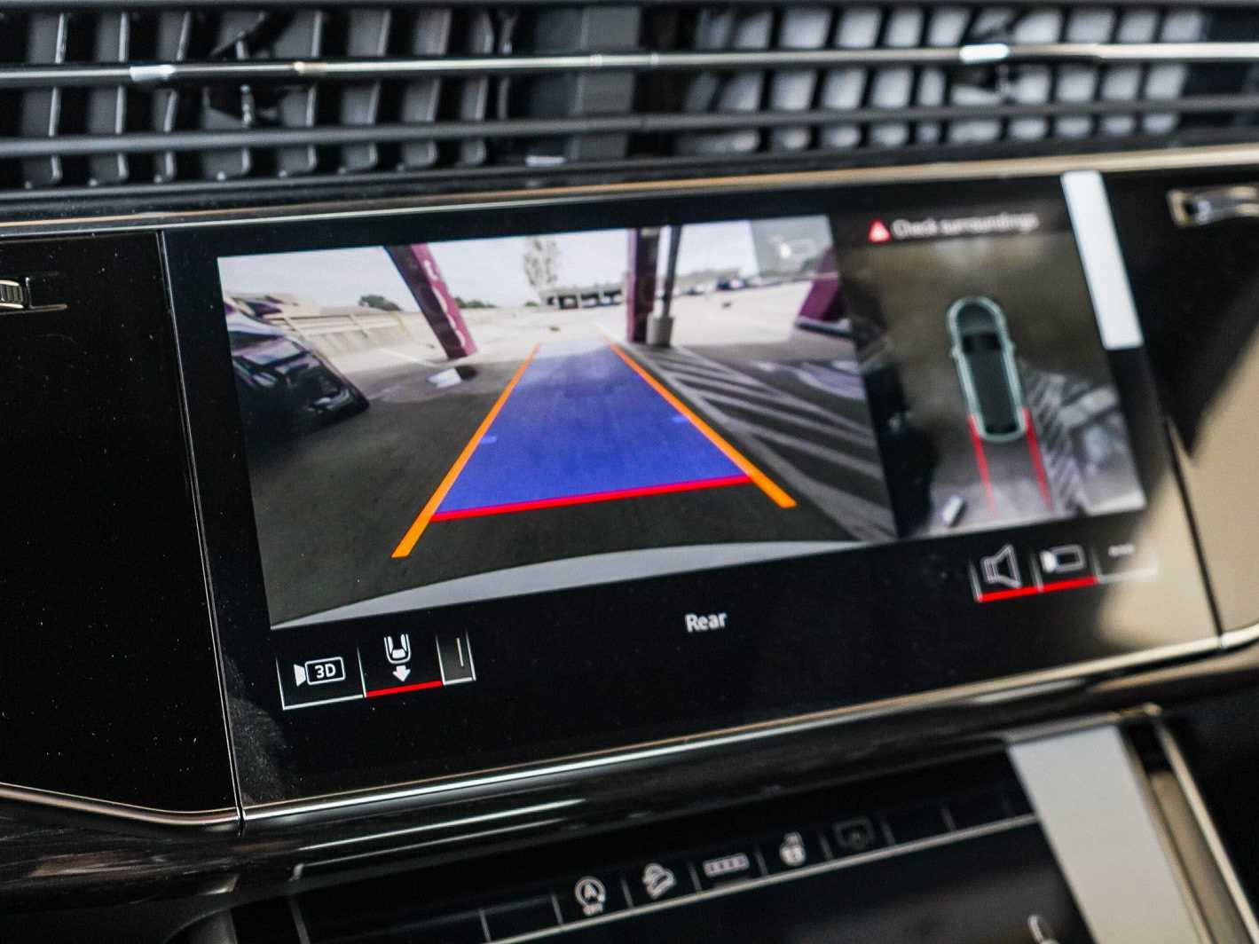 Thumbnail: 2026 Audi Q8 - 24