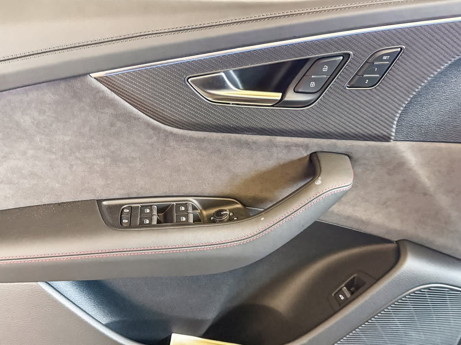 Thumbnail: 2026 Audi RS Q8 - 22