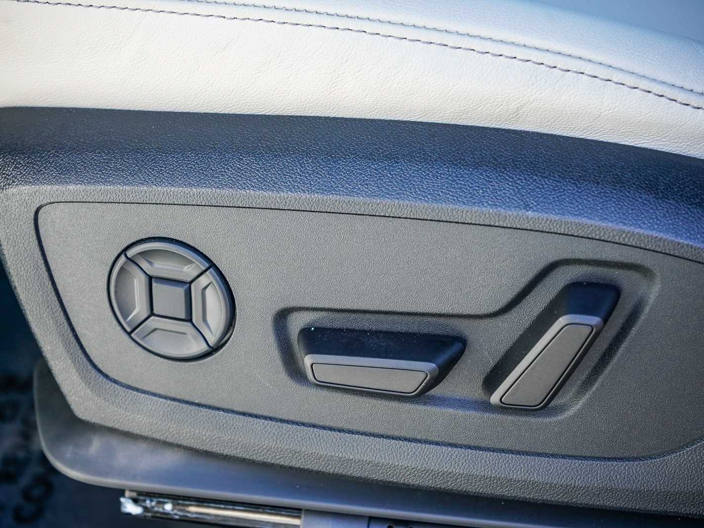 Thumbnail: 2025 Audi Q6 e-tron - 19