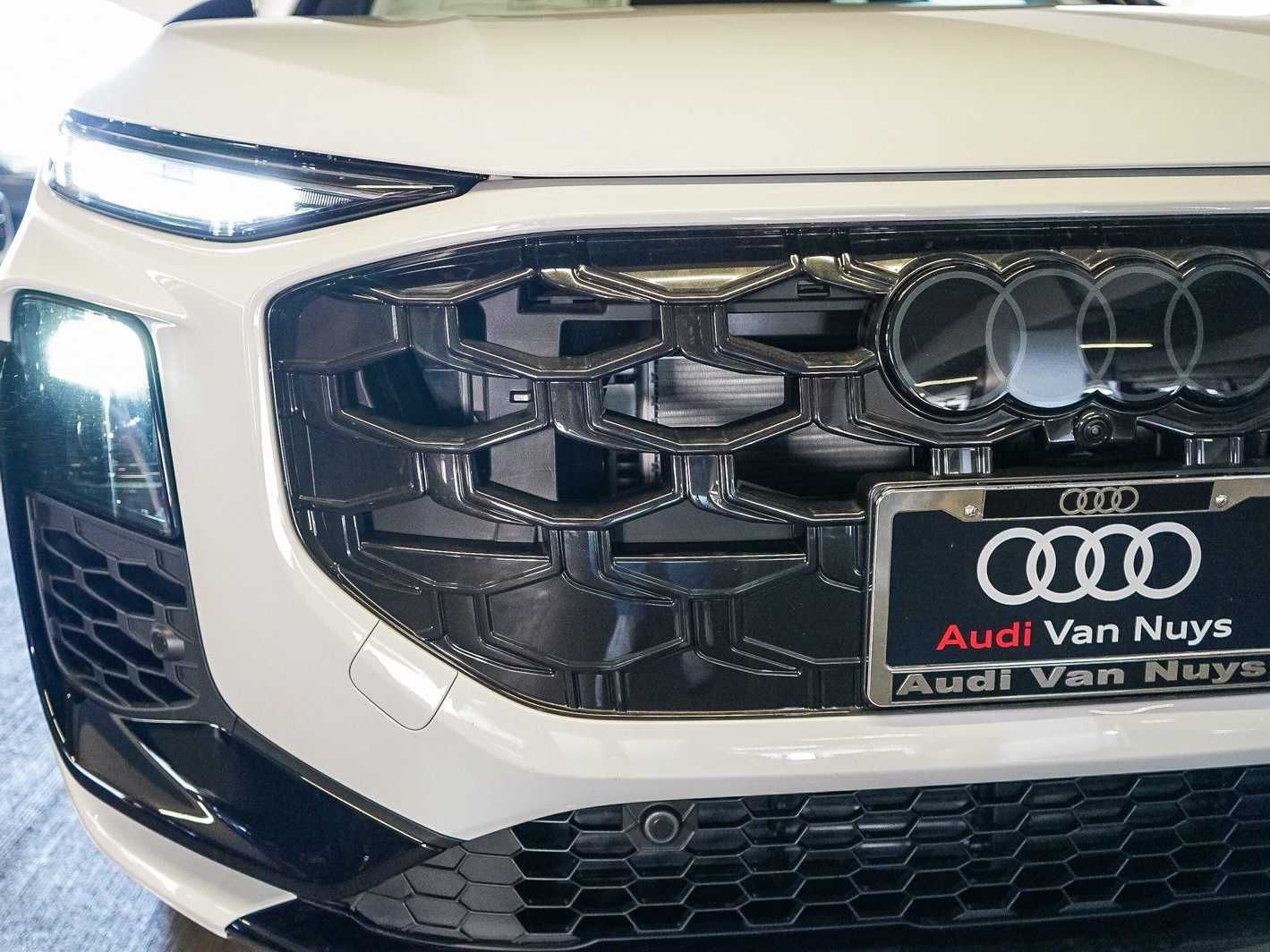 Thumbnail: 2026 Audi Q3 - 11