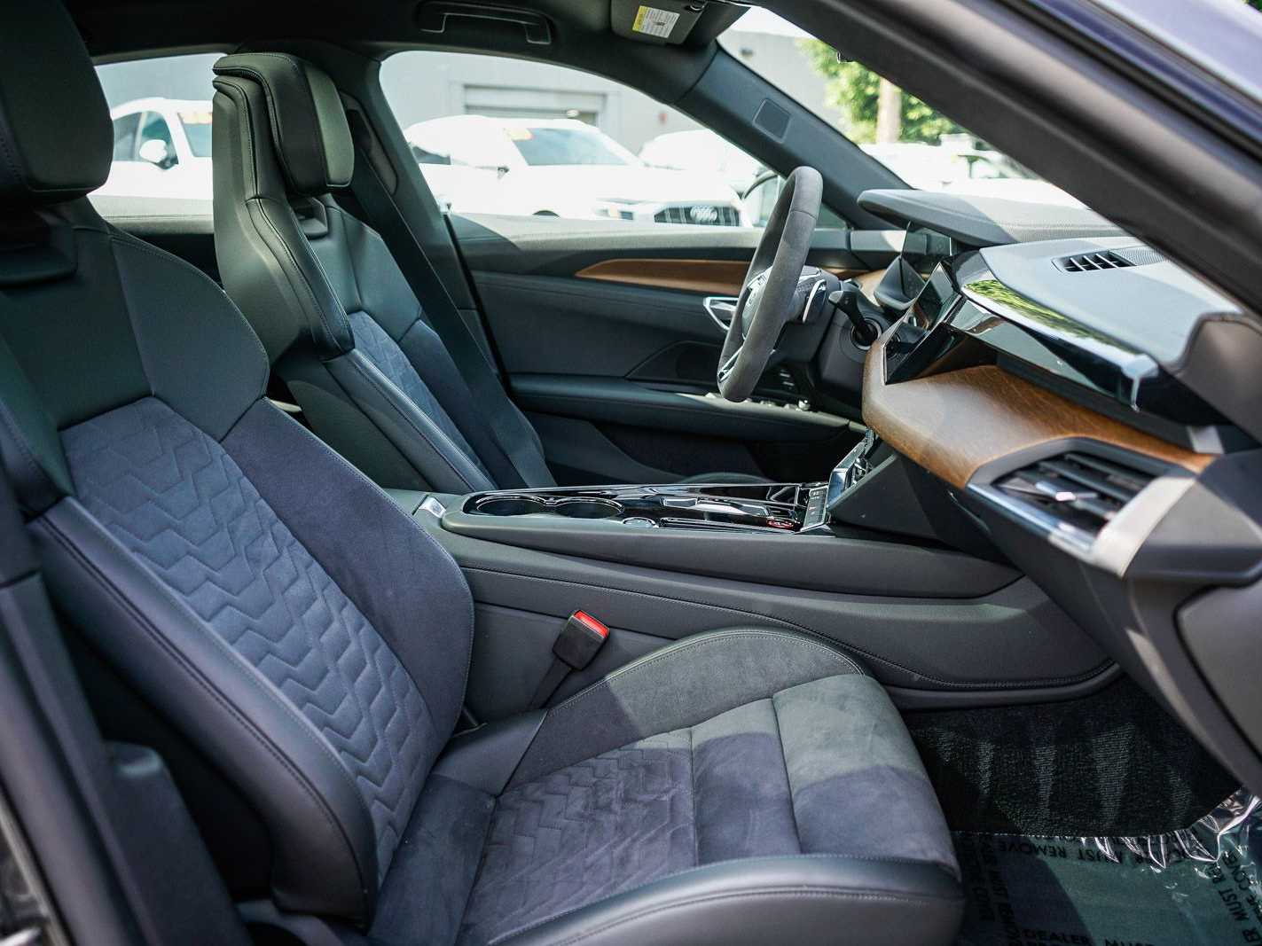 Thumbnail: 2022 Audi e-tron GT - 16