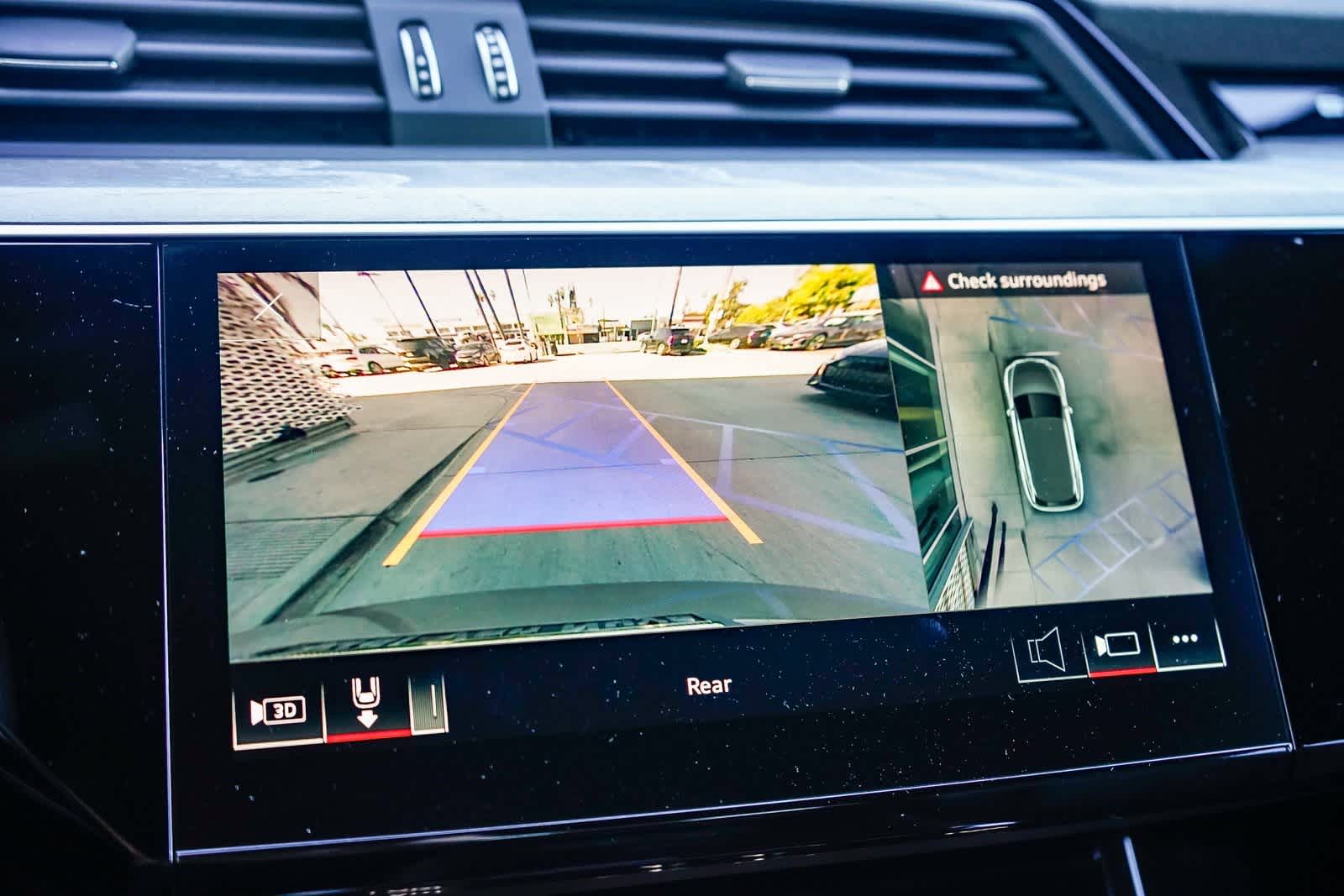 Thumbnail: 2022 Audi e-tron - 24