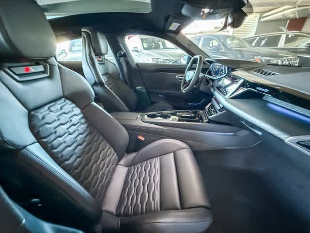 Thumbnail: 2026 Audi e-tron GT - 17