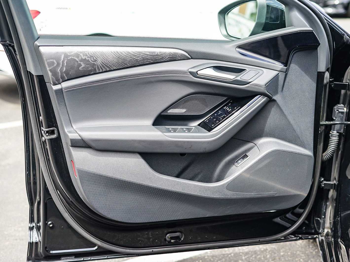 Thumbnail: 2025 Audi e-tron - 23