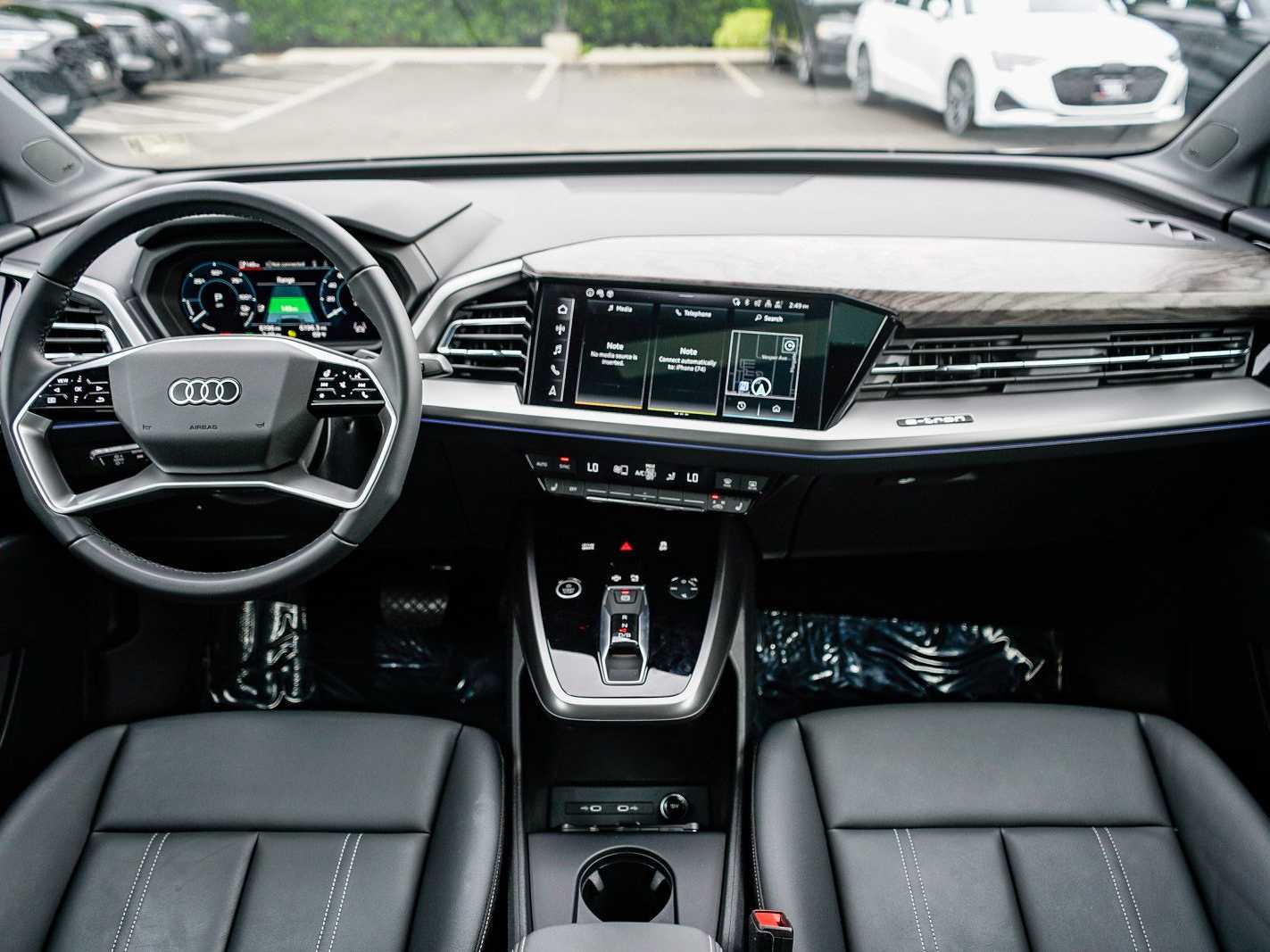 Thumbnail: 2023 Audi Q4 e-tron - 12