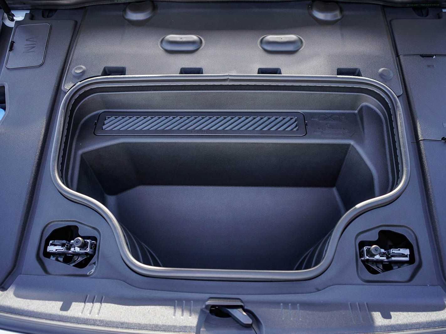 Thumbnail: 2025 Audi e-tron - 27