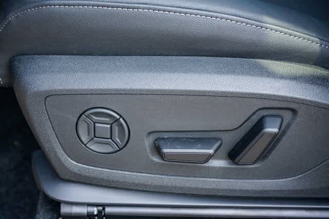 Thumbnail: 2025 Audi Q6 e-tron - 20