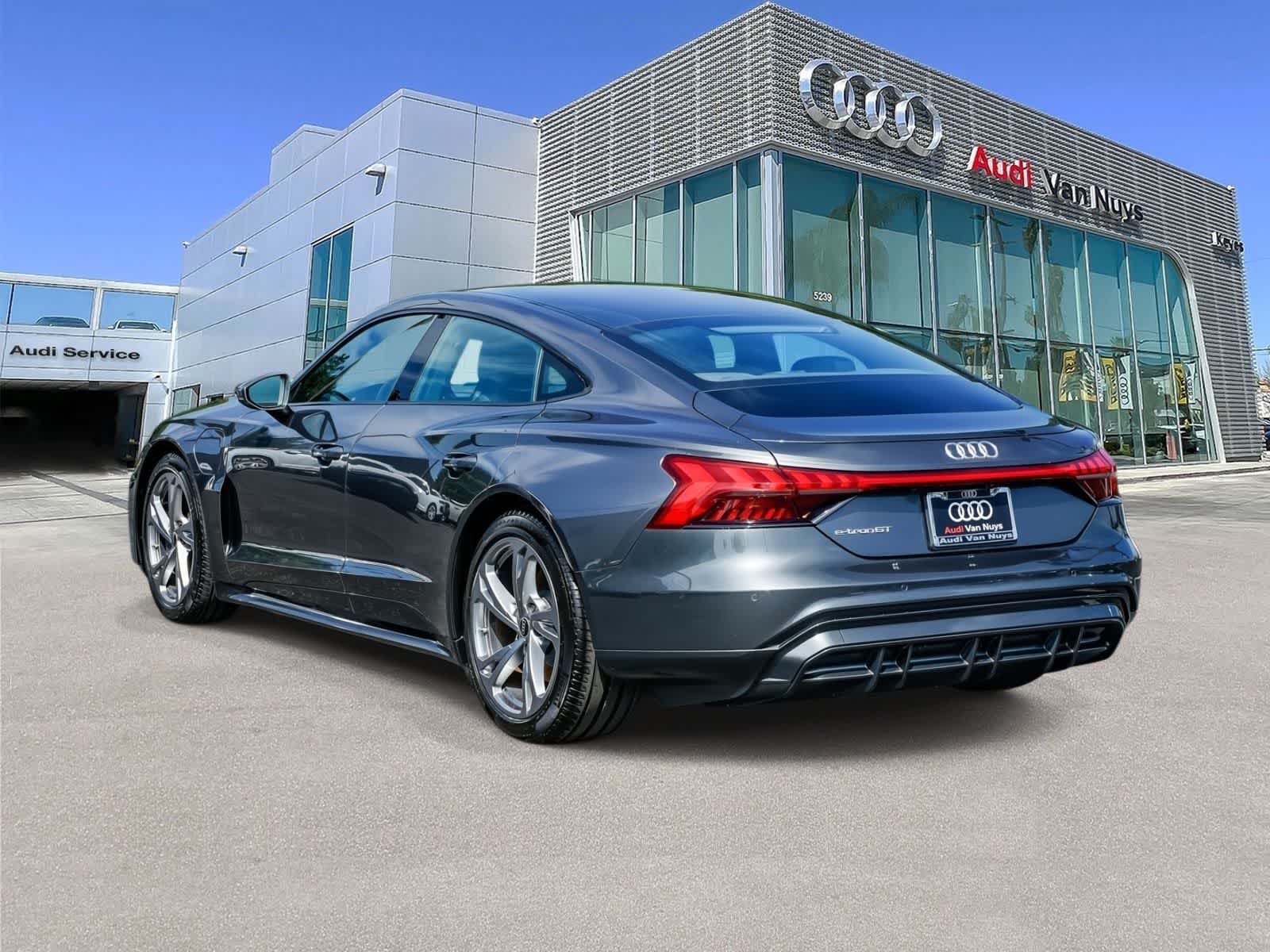 Thumbnail: 2022 Audi e-tron GT - 2