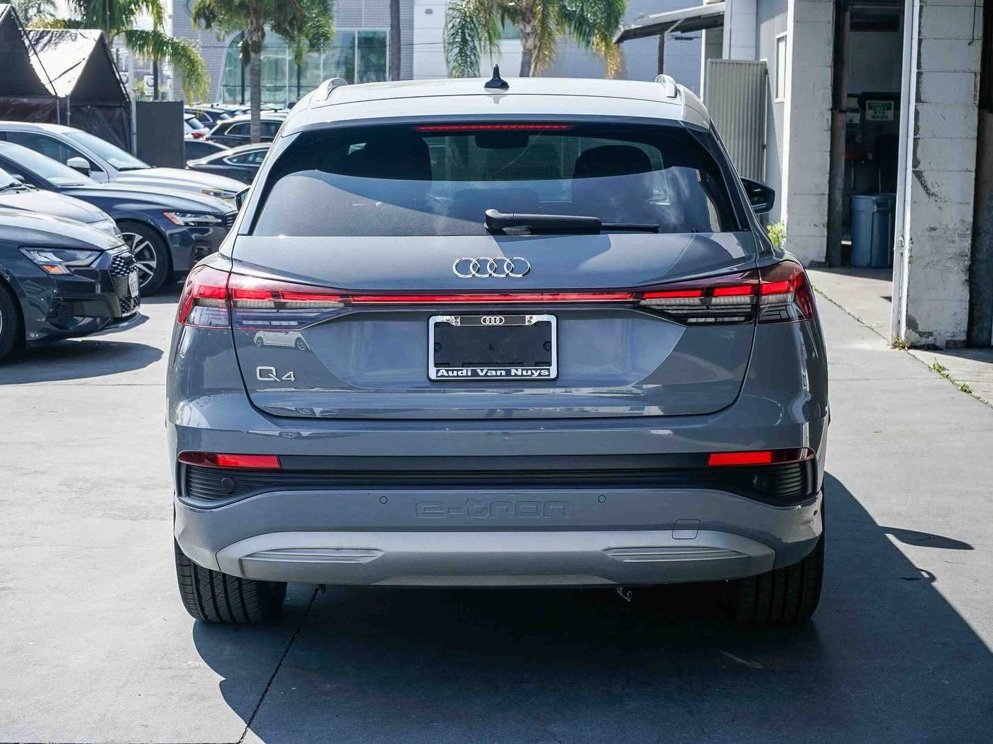 Thumbnail: 2023 Audi Q4 e-tron - 3