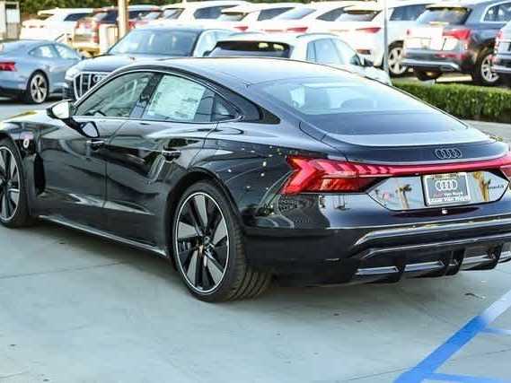 Thumbnail: 2026 Audi e-tron GT - 9