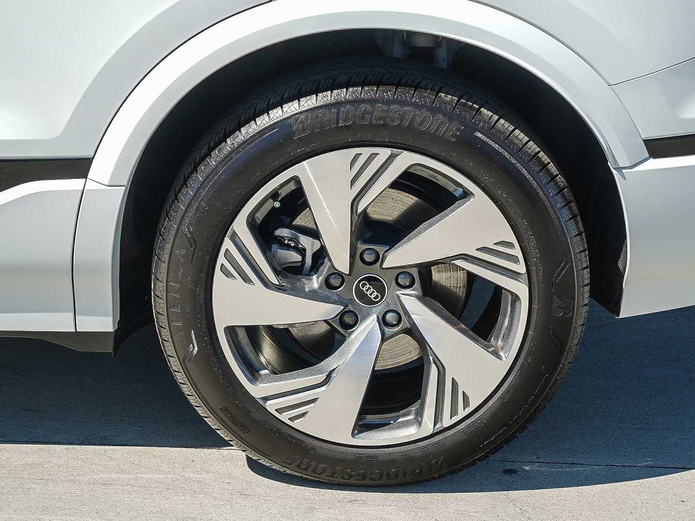 Thumbnail: 2025 Audi Q6 e-tron - 11