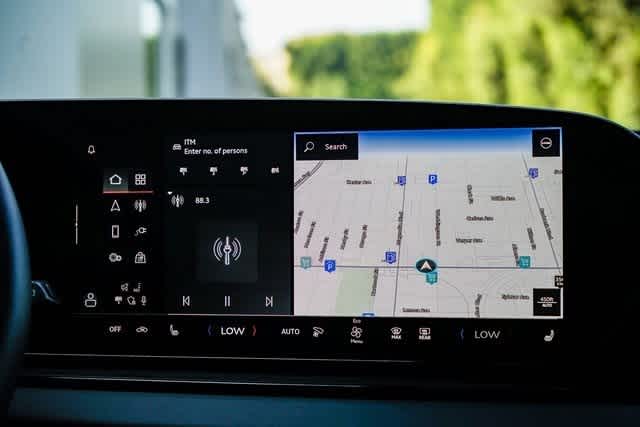 Thumbnail: 2025 Audi Q6 e-tron - 14