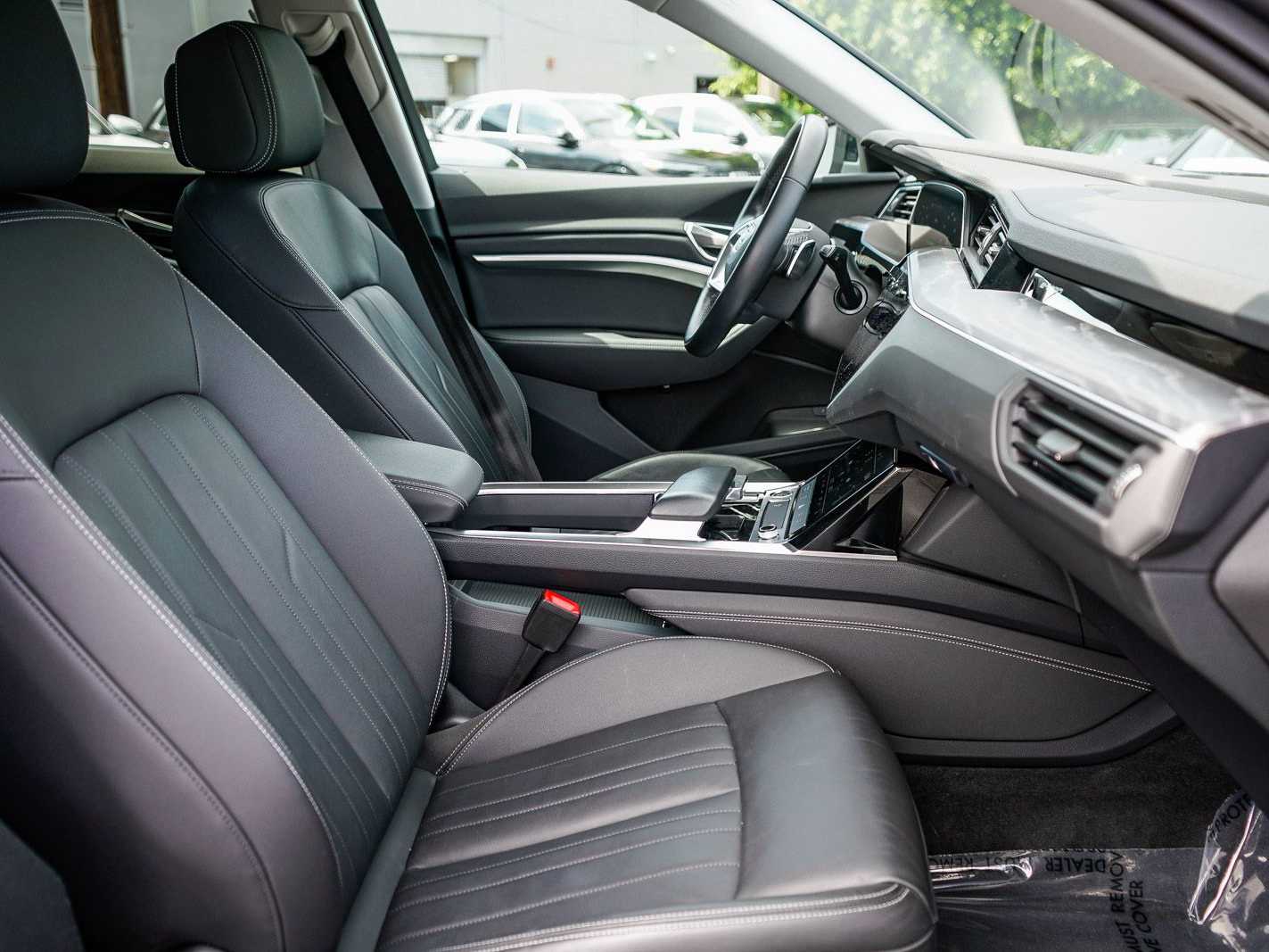 Thumbnail: 2023 Audi e-tron - 16