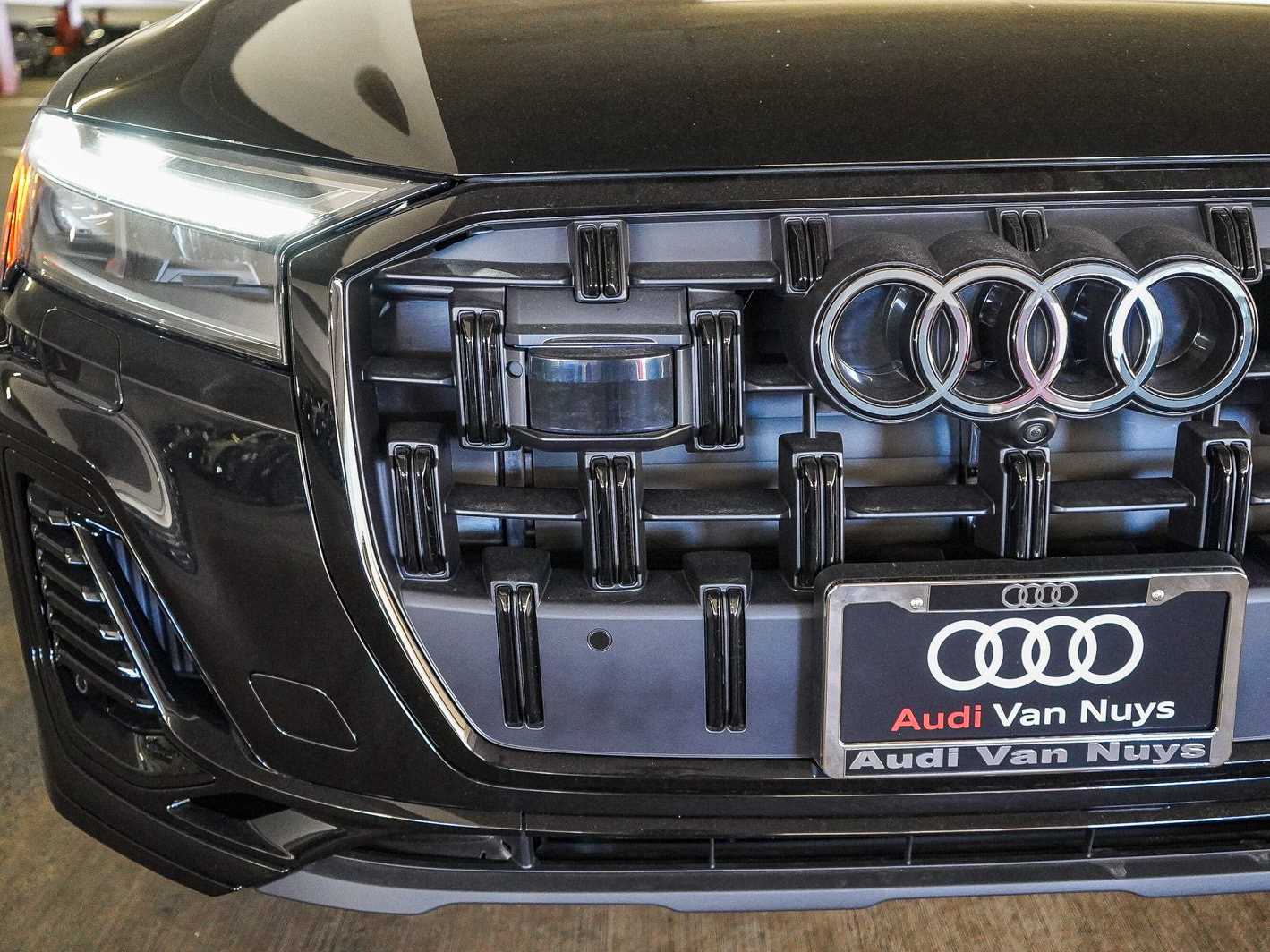 Thumbnail: 2026 Audi Q7 - 11