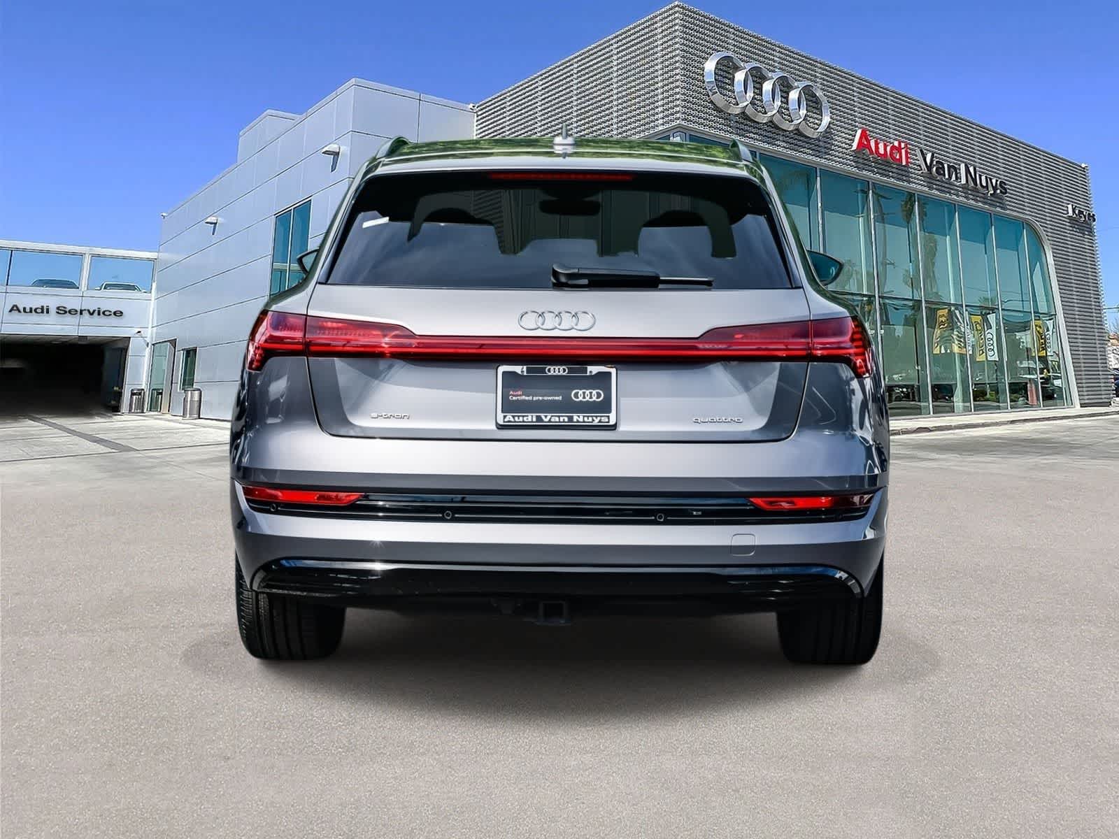 Thumbnail: 2023 Audi e-tron - 3