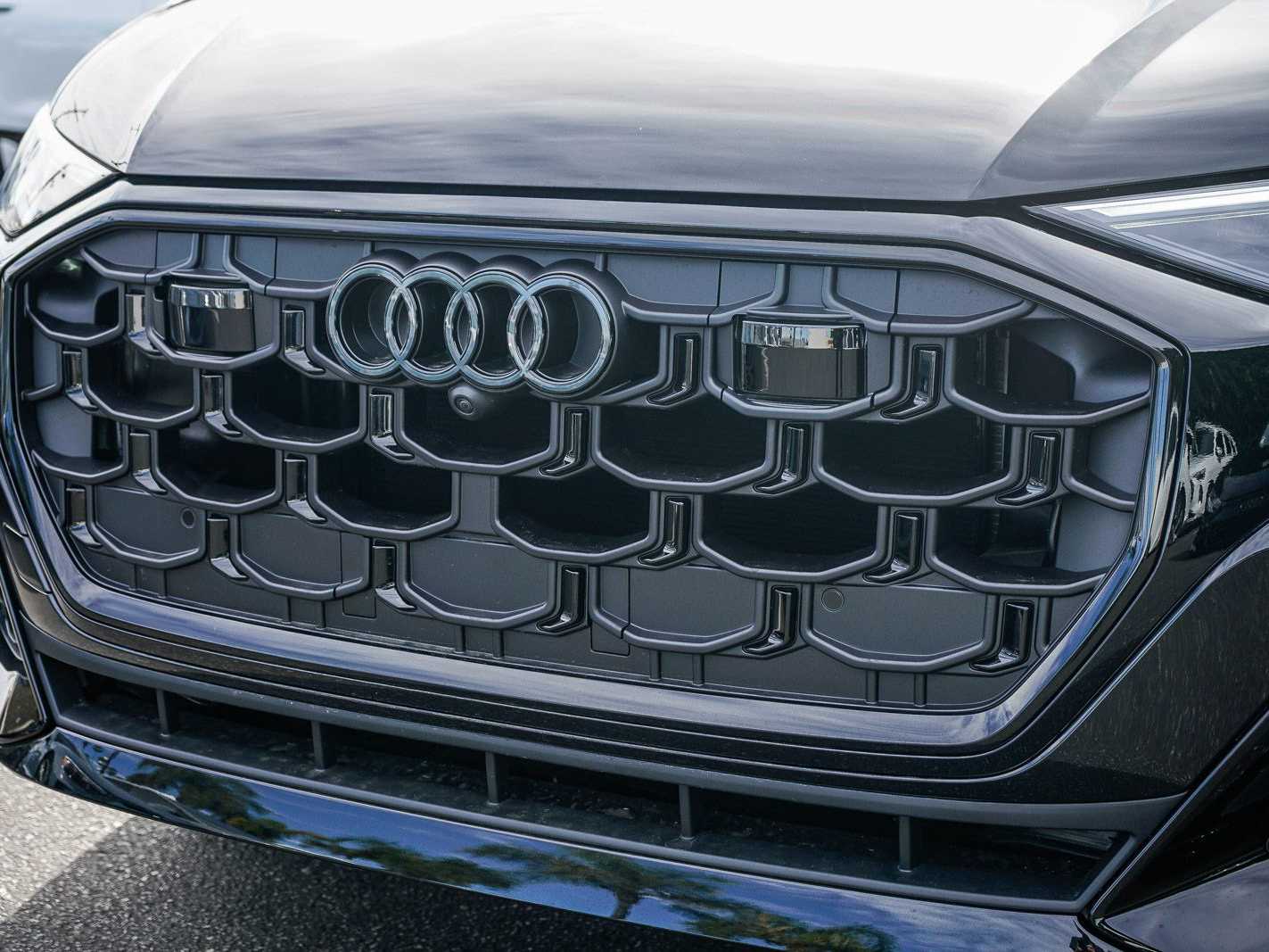 Thumbnail: 2026 Audi Q8 - 8