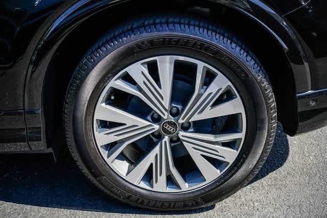 Thumbnail: 2023 Audi Q4 e-tron - 10