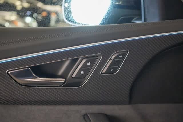 Thumbnail: 2025 Audi RS Q8 - 33