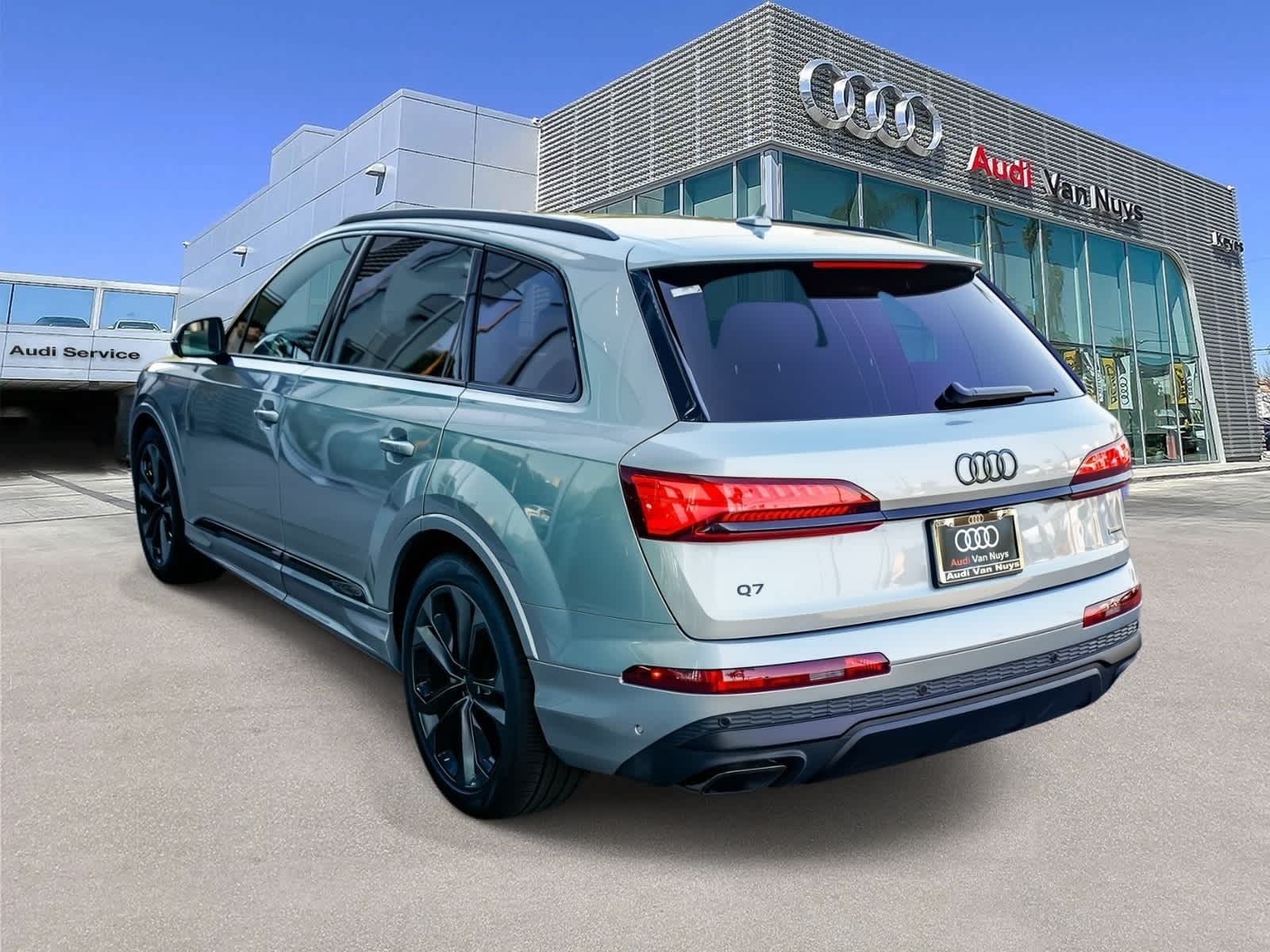 Thumbnail: 2026 Audi Q7 - 4