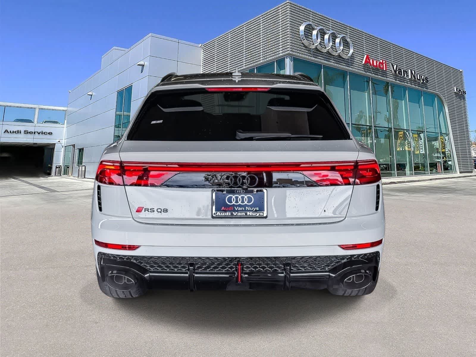 Thumbnail: 2026 Audi RS Q8 - 5