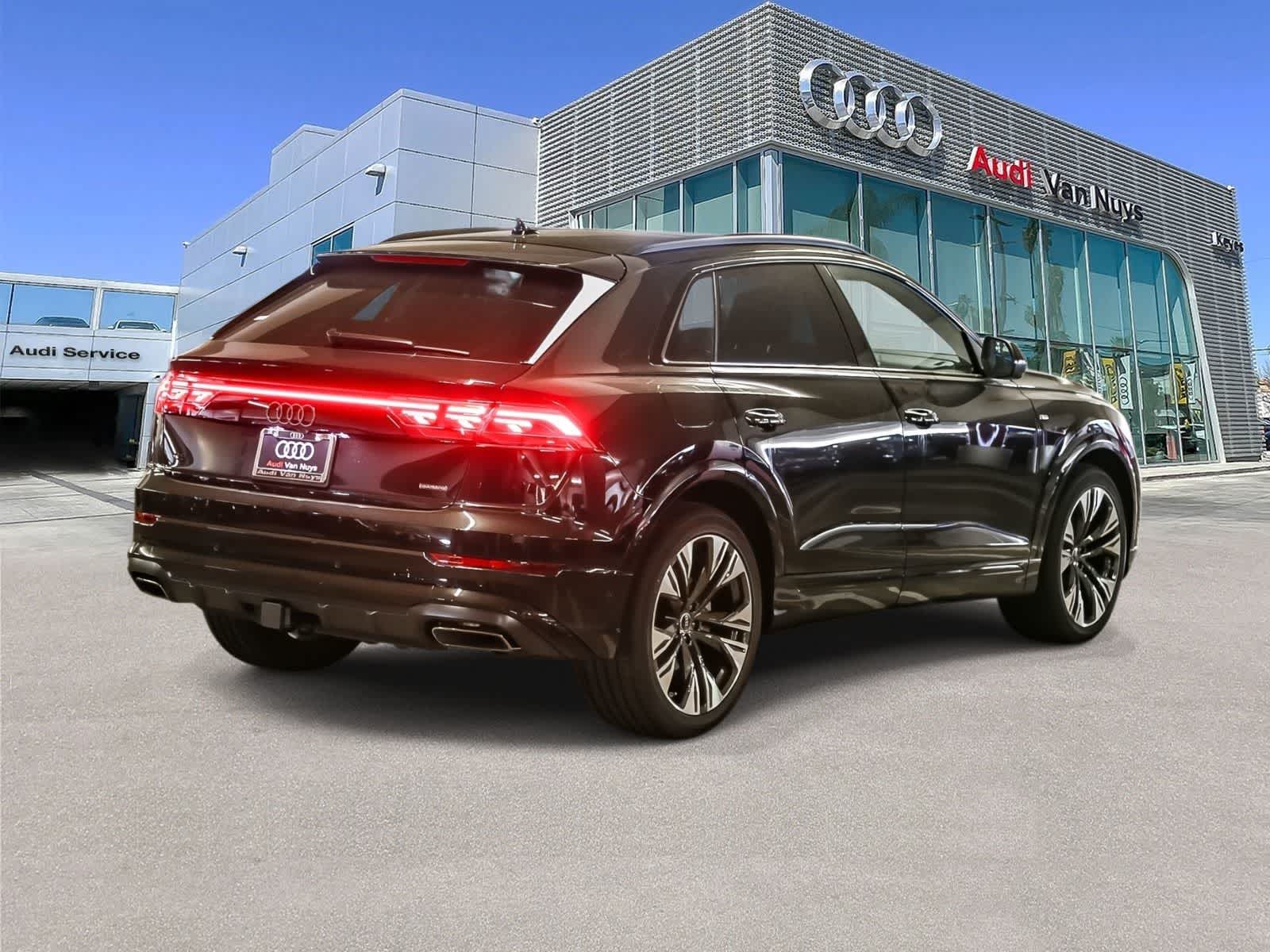 Thumbnail: 2026 Audi Q8 - 6