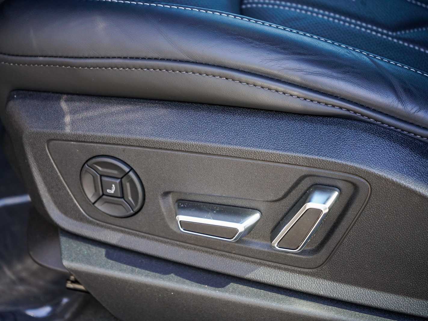 Thumbnail: 2023 Audi e-tron S - 20