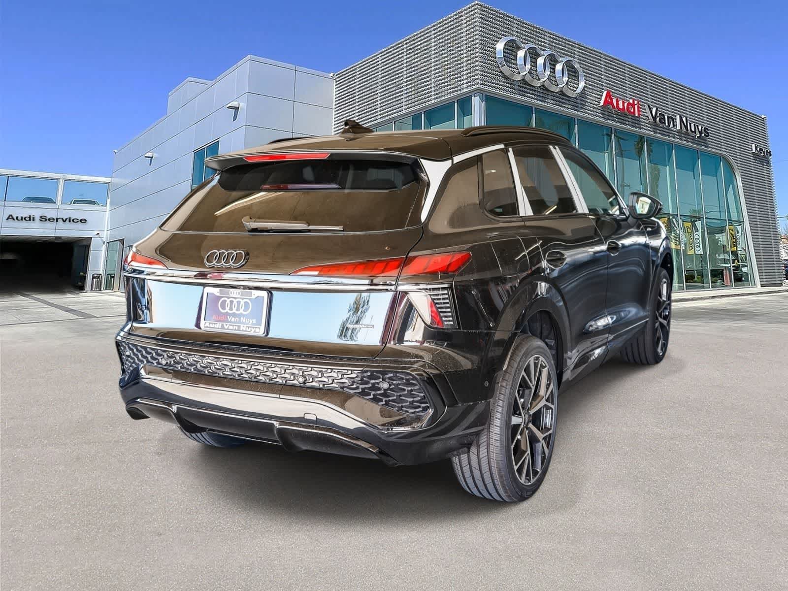 Thumbnail: 2026 Audi Q3 - 4