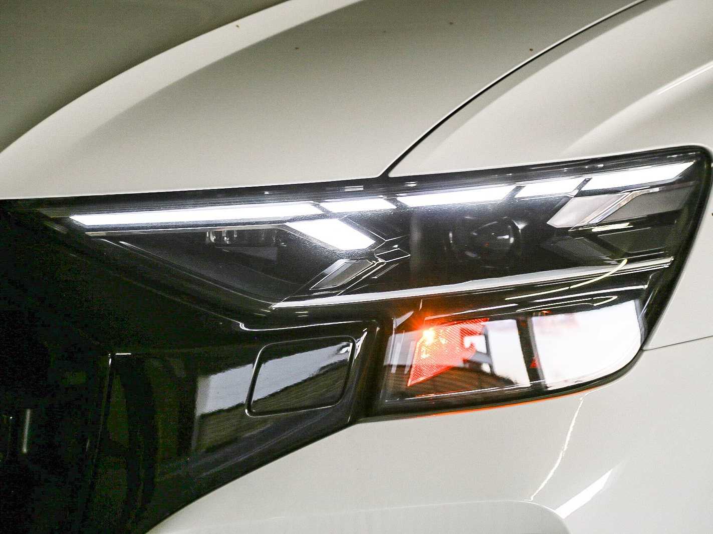 Thumbnail: 2026 Audi Q8 - 7