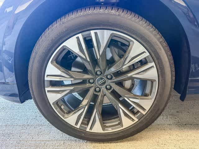 Thumbnail: 2025 Audi Q8 - 9