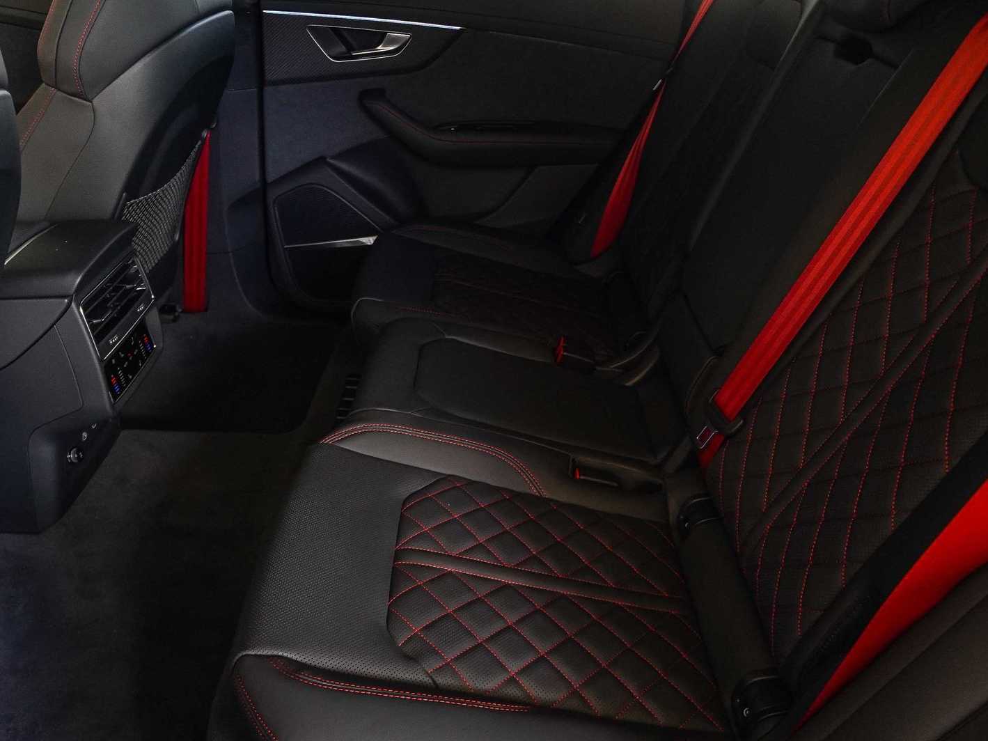 Thumbnail: 2026 Audi SQ8 - 21