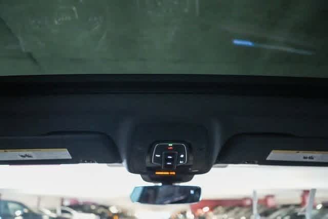 Thumbnail: 2025 Audi RS Q8 - 25