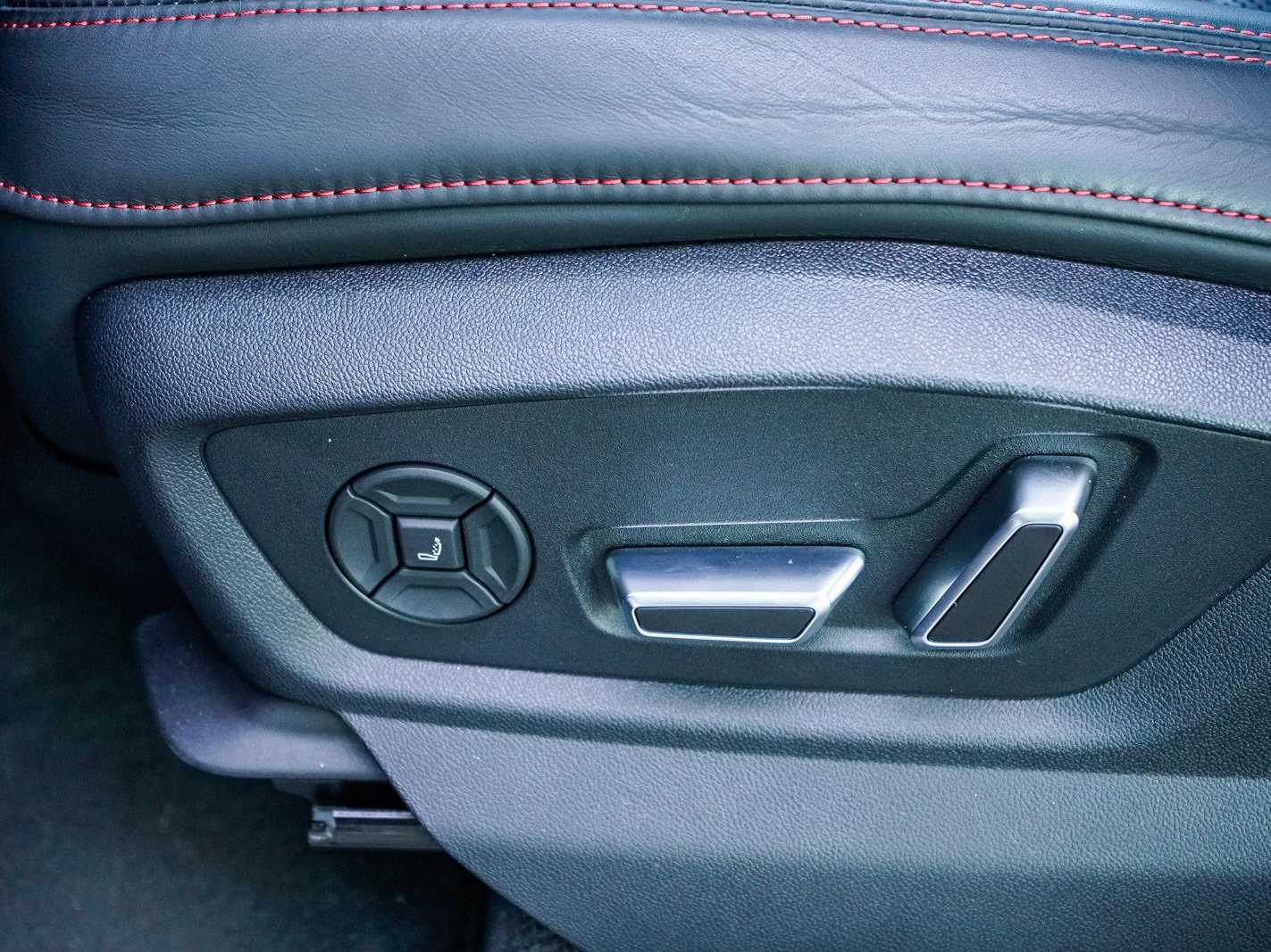 Thumbnail: 2025 Audi RS Q8 - 19